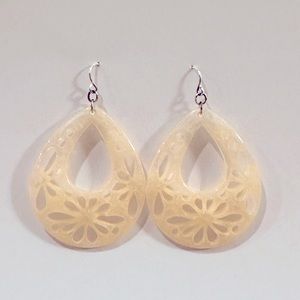Cream flower cut out earrings $5